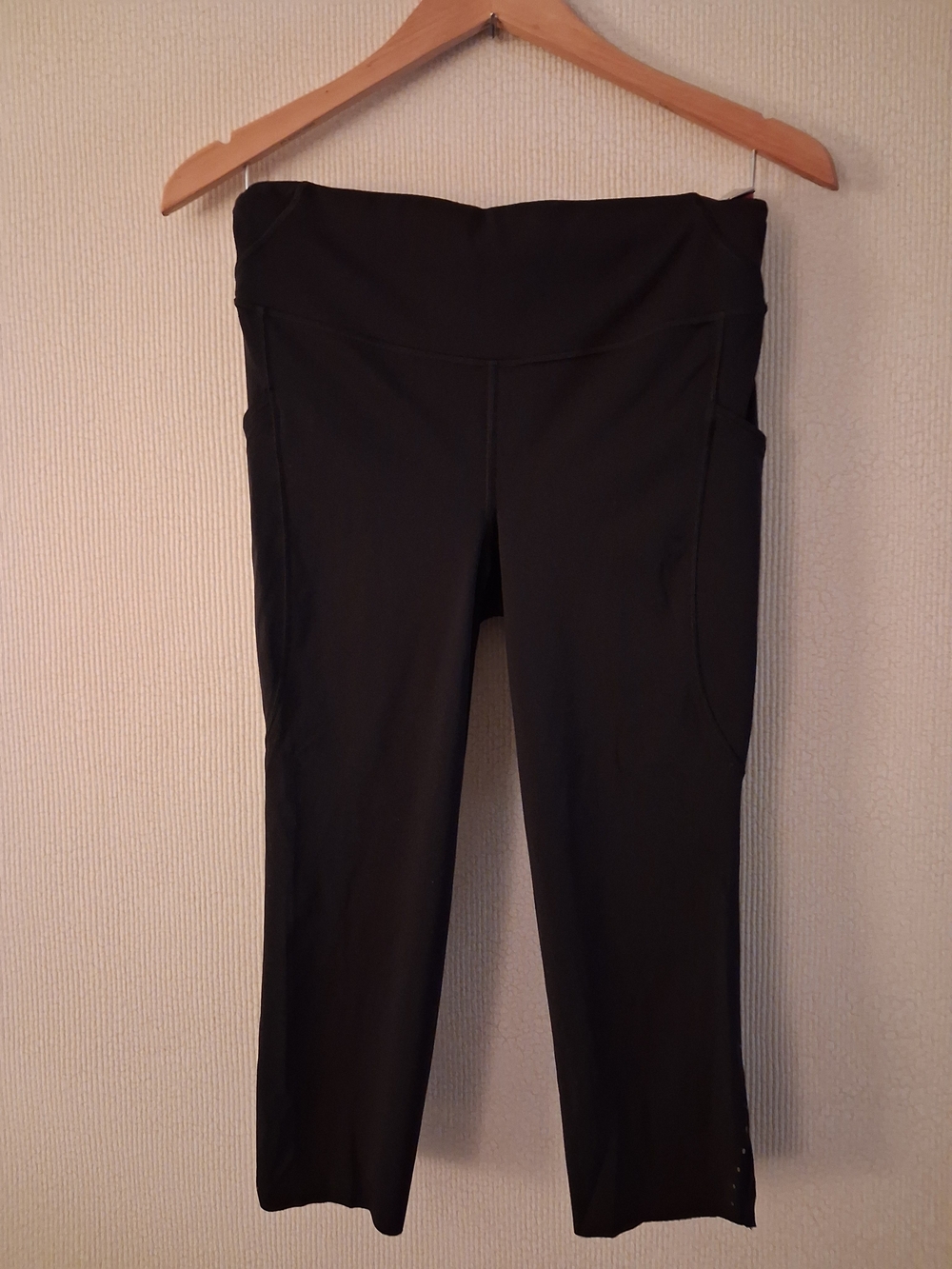 3 Pairs  Lululemon Yoga bottons. 2 Black Capri 1 Navy Blue legging Sz S